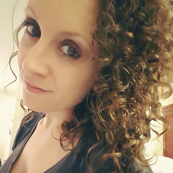 Meet your Posher, Brooke - Picture 2 of 3